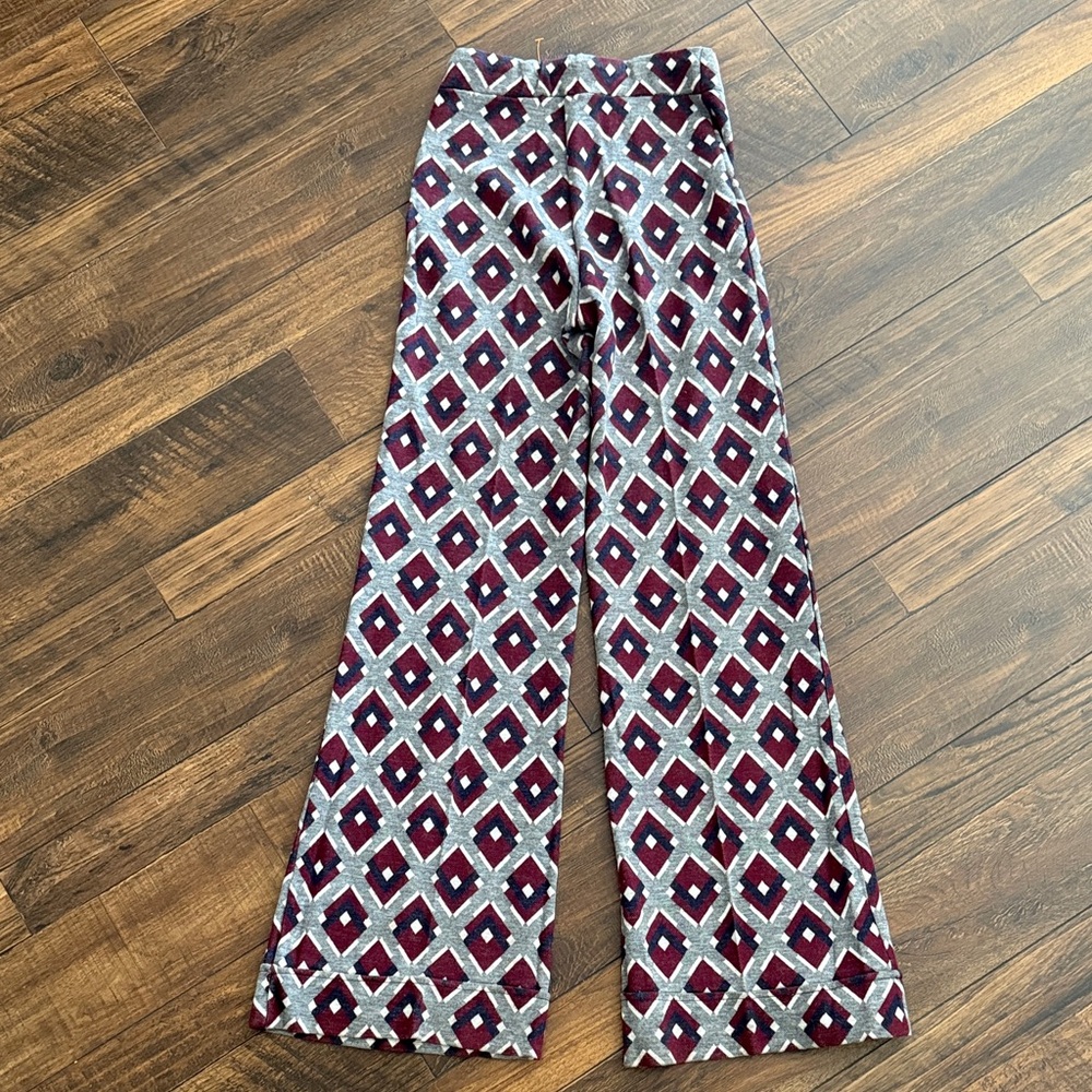 Geometric Patterned Flare Pants - Picture 6 of 7